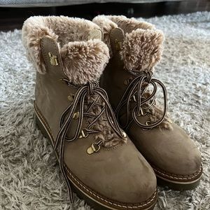 Size 9 winter boots “Avellini made in Portugal “